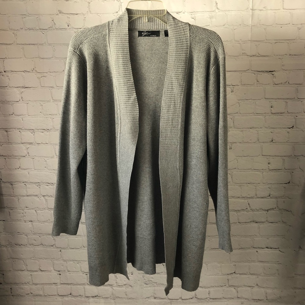 Women's Plus-Size Gray Rayon and Polyester Blend Cardigan Sweater. Size 1X